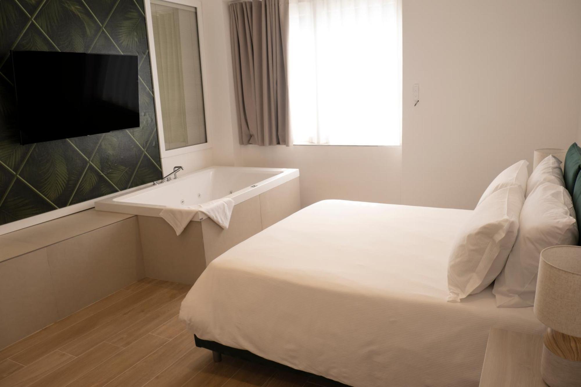 Monumental Luxury Rooms 卡塞塔 外观 照片