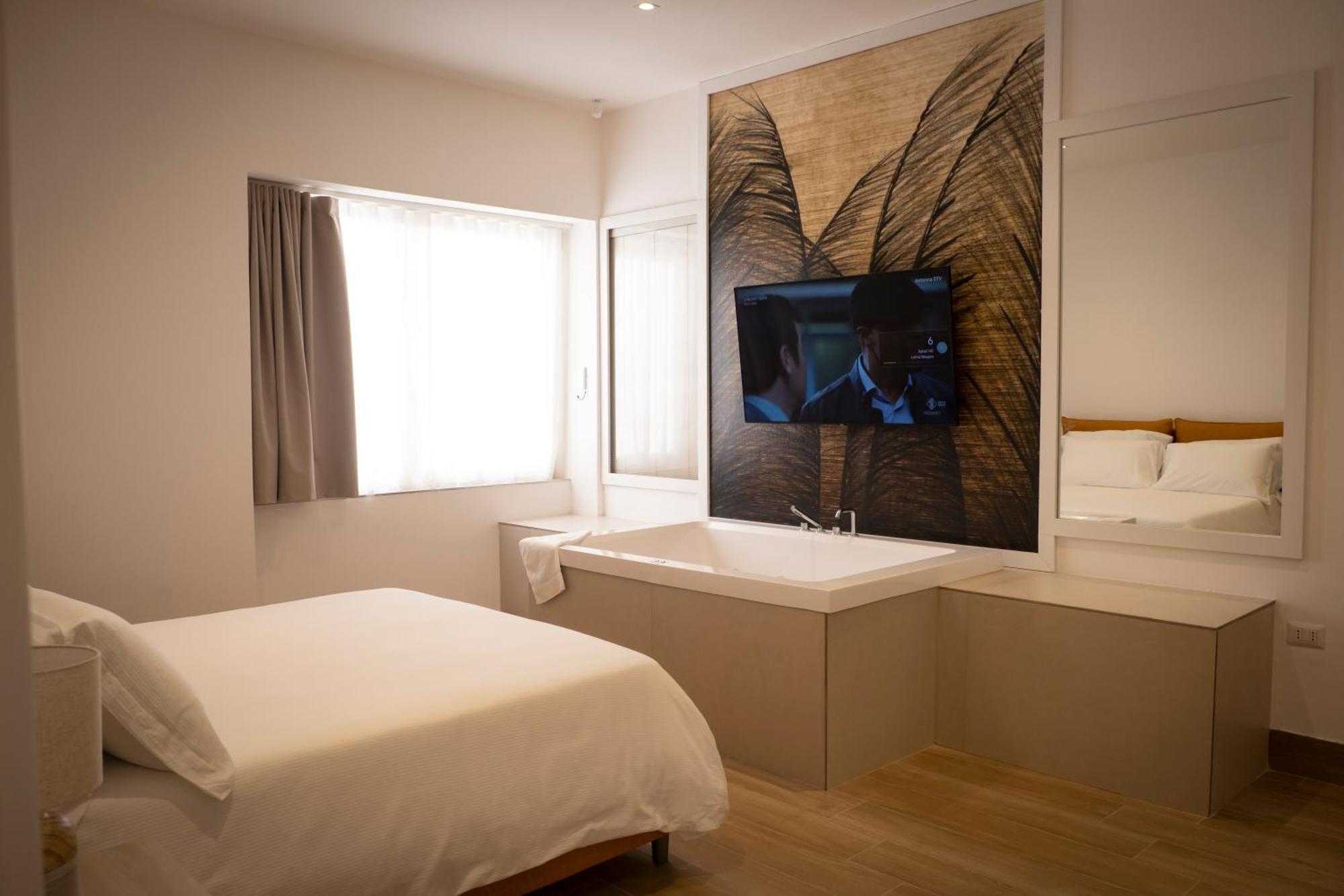 Monumental Luxury Rooms 卡塞塔 外观 照片